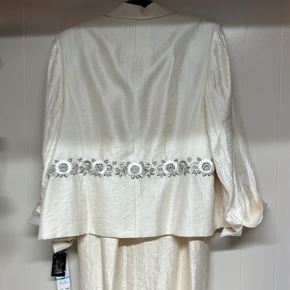 NWT Nipon Boutique Long Sleeve Embroidered Jacket with Skirt Size 20 MSRP $280 - Picture 6 of 14
